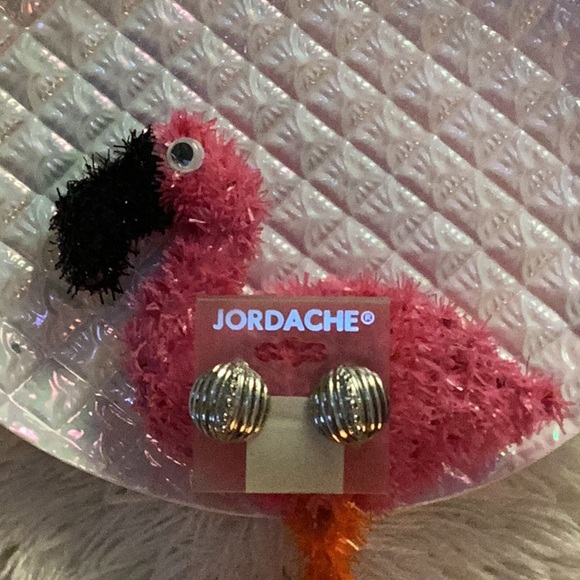 🦩NWT Awesome & So Fun To Wear  Clip Earrings Wardrobe Must Have 🦩 - Picture 2 of 9